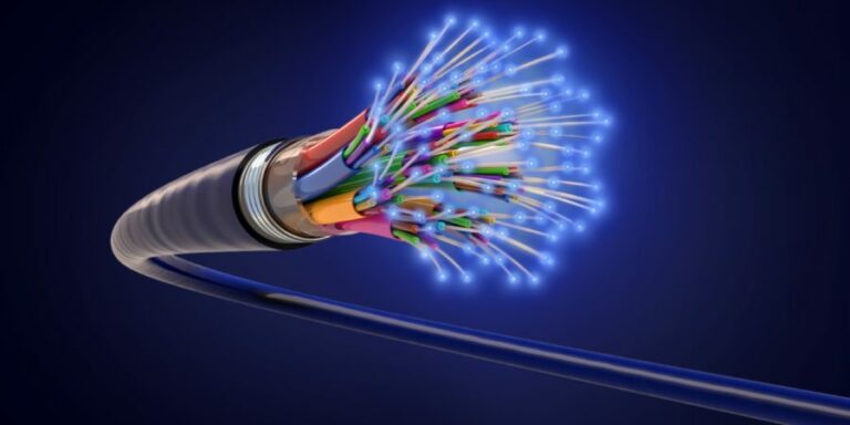 Comment les câbles à fibre optique ont révolutionné la transmission de